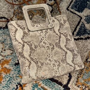 Elegant Snakeskin Shoulder Bag
